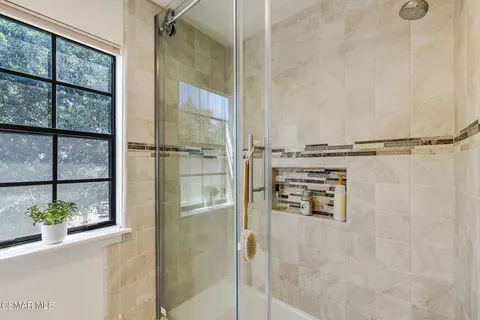 Bath - 1365 Oak Ave, Fillmore, CA 93015 photo 7 of 10