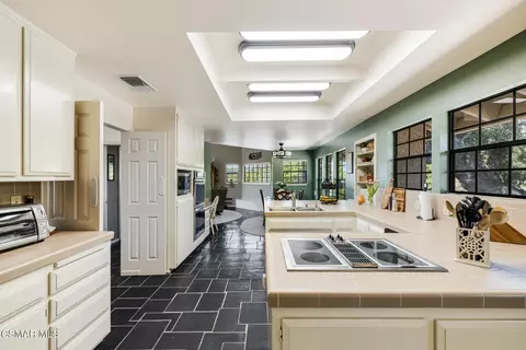 Kitchen - 1365 Oak Ave, Fillmore, CA 93015 photo 6 of 7