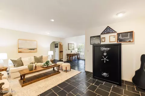 Living - 1365 Oak Ave, Fillmore, CA 93015 photo 3 of 14