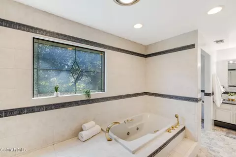 Bath - 1365 Oak Ave, Fillmore, CA 93015 photo 10 of 10