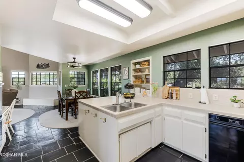 Kitchen - 1365 Oak Ave, Fillmore, CA 93015 photo 7 of 7