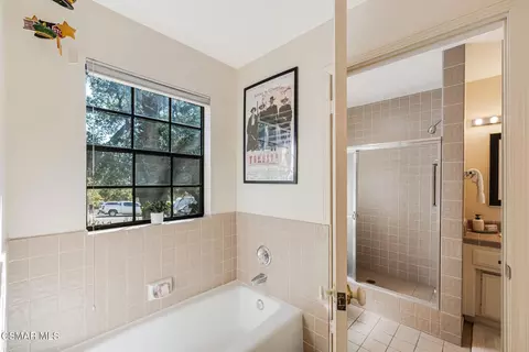 Bath - 1365 Oak Ave, Fillmore, CA 93015 photo 3 of 10