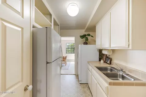 Kitchen - 1365 Oak Ave, Fillmore, CA 93015 photo 1 of 7
