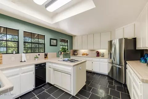 Kitchen - 1365 Oak Ave, Fillmore, CA 93015 photo 4 of 7