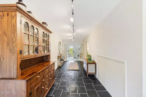 Entry Way - 1365 Oak Ave, Fillmore, CA 93015 photo 2 of 3