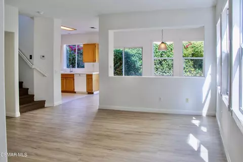 528 Yarrow Dr, Simi Valley, CA 93065 photo 2