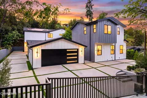 5623 Oso Ave, Woodland Hills, CA 91367