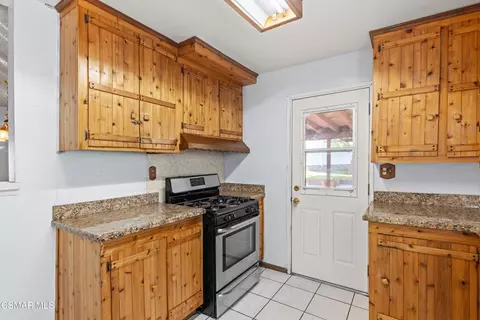 Kitchen - 1790 Casarin St, Simi Valley, CA 93065 photo 3 of 3
