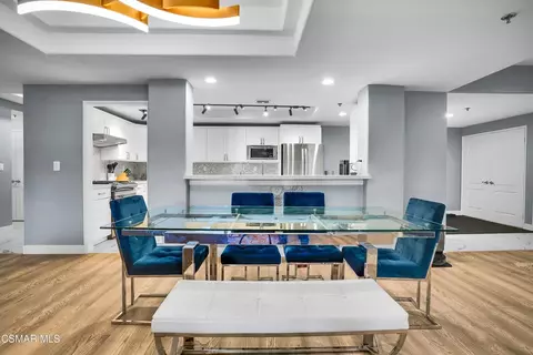 4348 Mammoth Ave #203, Sherman Oaks, CA 91423