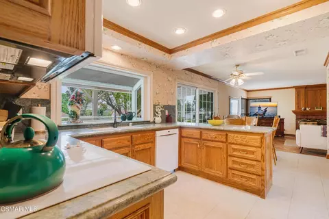 Kitchen - 351 Buckboard Cir, Simi Valley, CA 93065 photo 4 of 5