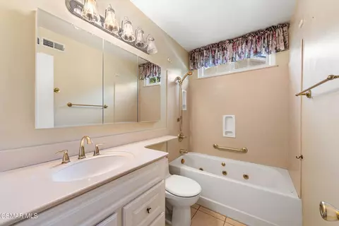 Bath - 2830 Dalhart Ave, Simi Valley, CA 93063 photo 2 of 4