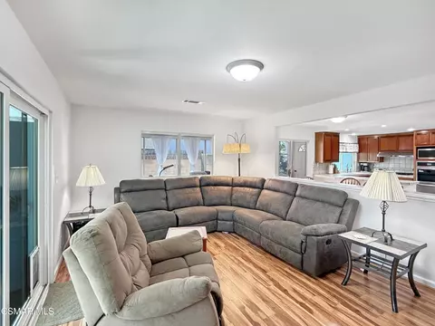 Living - 276 Hermes St, Simi Valley, CA 93065 photo 1 of 3