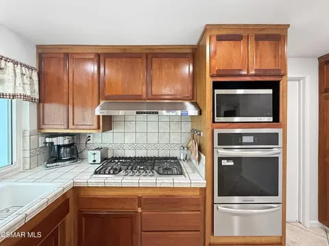 Kitchen - 276 Hermes St, Simi Valley, CA 93065 photo 4 of 5