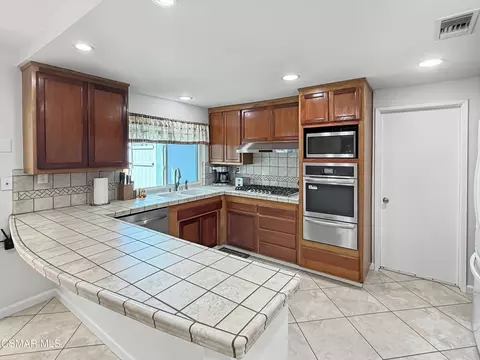 Kitchen - 276 Hermes St, Simi Valley, CA 93065 photo 2 of 5