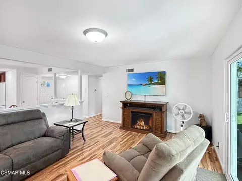 Living - 276 Hermes St, Simi Valley, CA 93065 photo 3 of 3