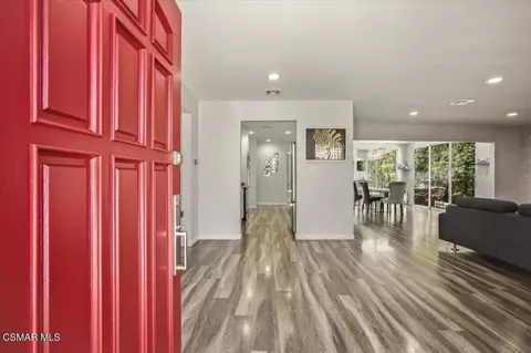 19130 Sylvan St, Tarzana, CA 91335