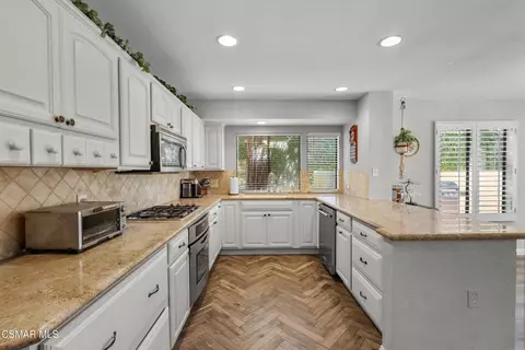 Kitchen - 2264 Birchglen St #147, Simi Valley, CA 93063 photo 3 of 5