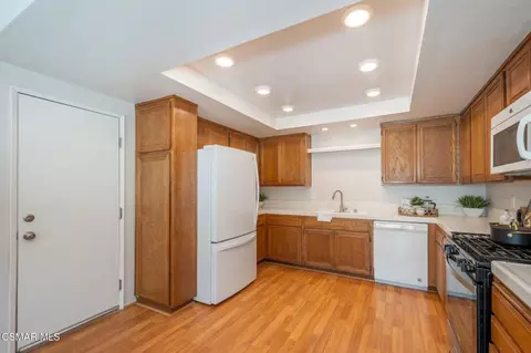 Kitchen - 2144 Chandler St, Camarillo, CA 93010 photo 2 of 2