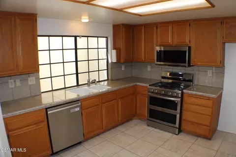 Kitchen - 704 Wind Willow Way, Simi Valley, CA 93065 photo 2 of 4