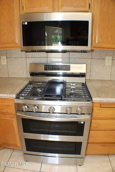 Kitchen - 704 Wind Willow Way, Simi Valley, CA 93065 photo 4 of 4