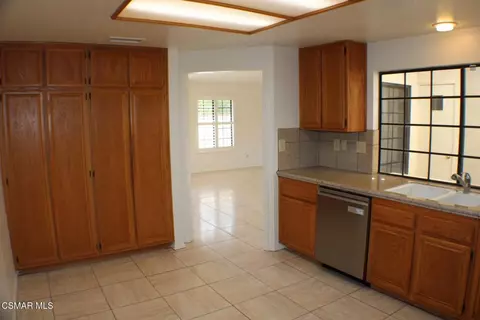 Kitchen - 704 Wind Willow Way, Simi Valley, CA 93065 photo 3 of 4