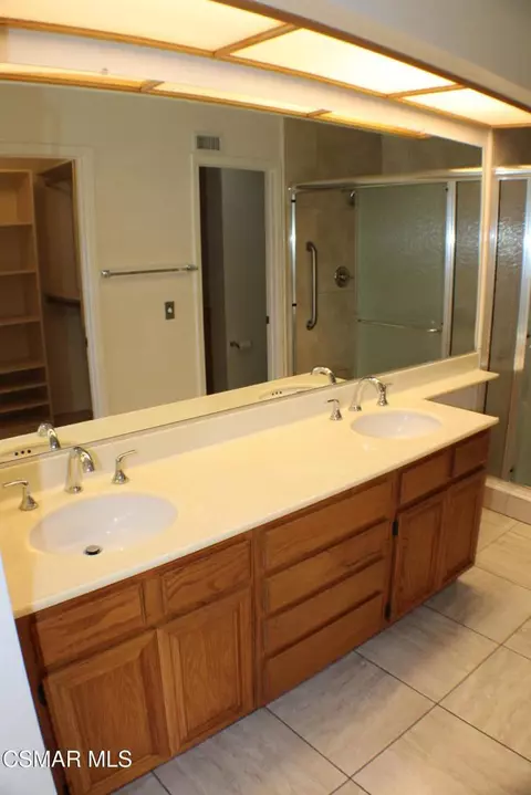 Bath - 704 Wind Willow Way, Simi Valley, CA 93065 photo 4 of 6