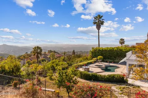 22100 Dardenne St, Calabasas, CA 91302