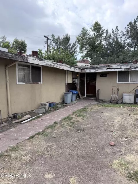 20710 Haynes St, Winnetka, CA 91306