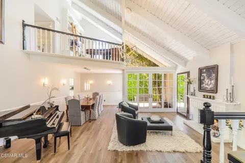 1040 Finrod Ct, Westlake Village, CA 91361