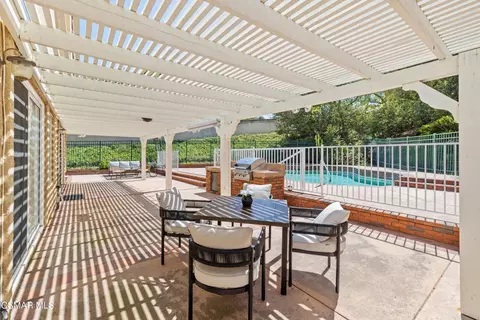 Exterior - 205 Clevenger Ave, Simi Valley, CA 93065 photo 5 of 7