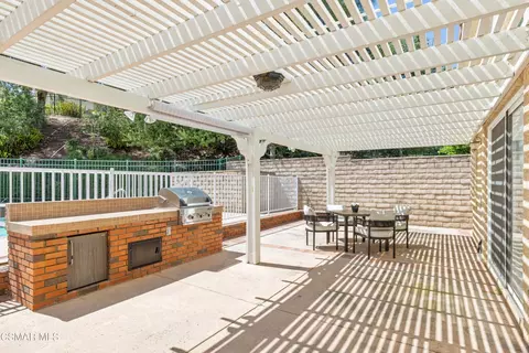 Exterior - 205 Clevenger Ave, Simi Valley, CA 93065 photo 4 of 7