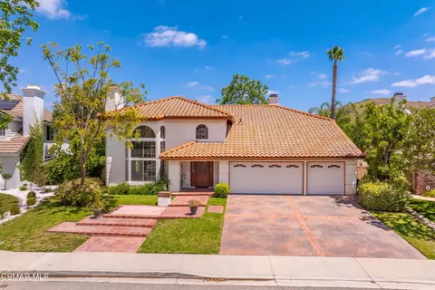 5627 Middle Crest Dr, Agoura Hills, CA 91301