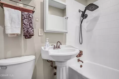 Bath - 1224 Durkin St, Camarillo, CA 93010 photo 1 of 3