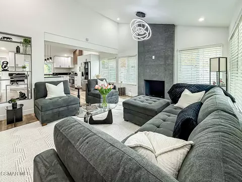 205 Cedar Heights Dr, Thousand Oaks, CA 91360