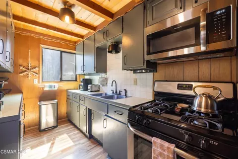 Kitchen - 641 Silver Tip Dr, Big Bear Lake, CA 92315 photo 2 of 3