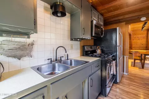 Kitchen - 641 Silver Tip Dr, Big Bear Lake, CA 92315 photo 3 of 3