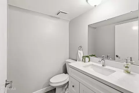 Bath - 569 Spring Rd #50, Moorpark, CA 93021 photo 1 of 4