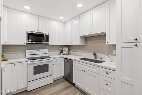 Kitchen - 569 Spring Rd #50, Moorpark, CA 93021 photo 1 of 2