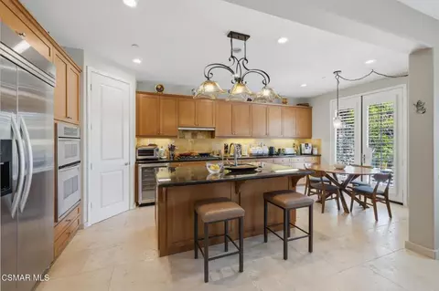 Kitchen - 1441 Seabridge Ln, Oxnard, CA 93035 photo 3 of 4