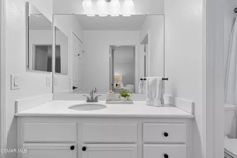 Bath - 531 Shadow Ln, Simi Valley, CA 93065 photo 4 of 7