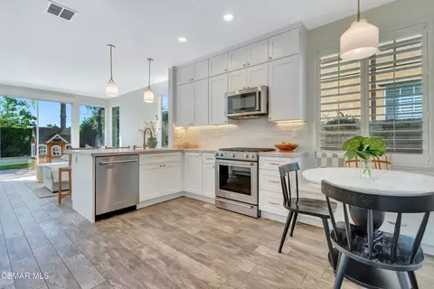Kitchen - 531 Shadow Ln, Simi Valley, CA 93065 photo 4 of 6