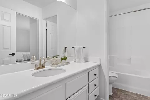 Bath - 531 Shadow Ln, Simi Valley, CA 93065 photo 3 of 7