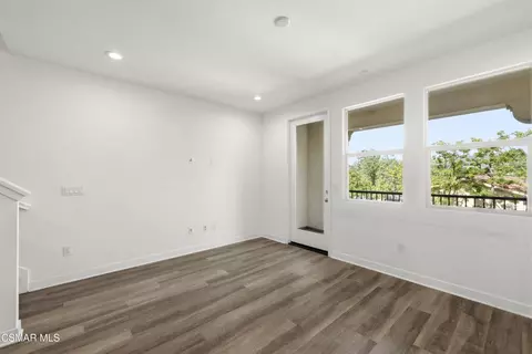 Living - 45 Jensen Ct, Thousand Oaks, CA 91360 photo 3 of 3