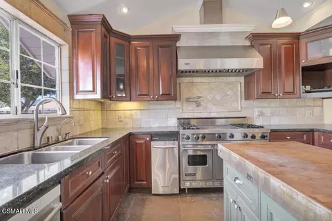 Kitchen - 4985 Bowie Ct, Simi Valley, CA 93063 photo 5 of 6