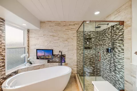 Bath - 12692 Hillside Dr, Moorpark, CA 93021 photo 3 of 5