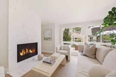 1228 S Westlake Blvd #B, Westlake Village, CA 91361