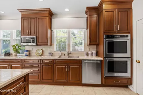 Kitchen - 290 Chantilly Cir, Simi Valley, CA 93065 photo 2 of 3