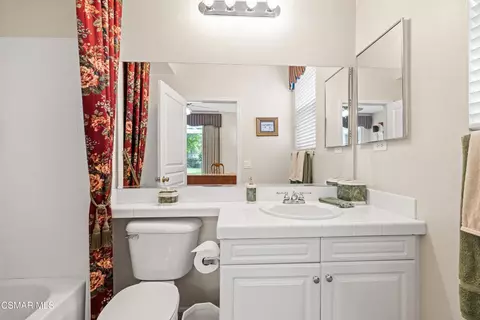 Bath - 290 Chantilly Cir, Simi Valley, CA 93065 photo 2 of 6