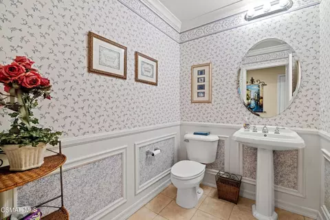 Bath - 290 Chantilly Cir, Simi Valley, CA 93065 photo 1 of 6