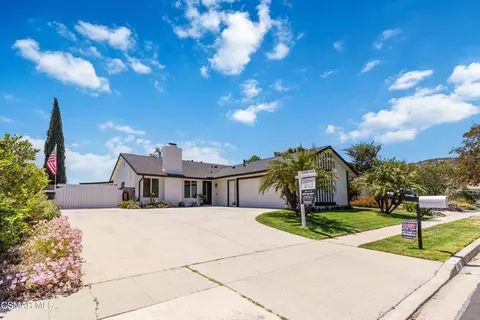 904 Silver Cloud St, Thousand Oaks, CA 91360